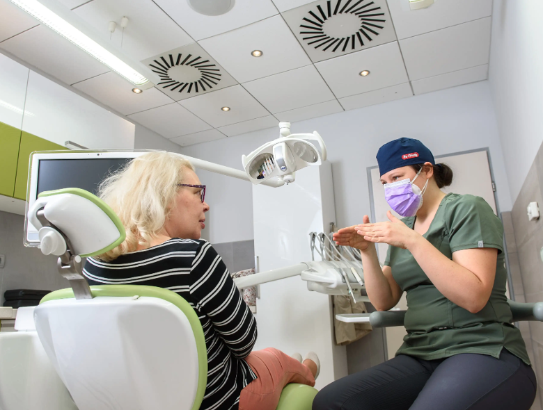 A csontpótlás lehetőségei fogászati implantátum esetén