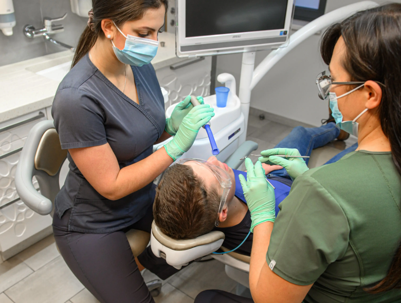 A rossz lehelet kiváltó okai és kezelése