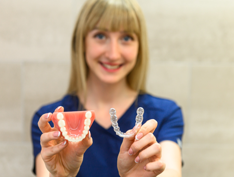 Ezek a leggyakoribb hibák az Invisalign láthatatlan fogszabályozás során