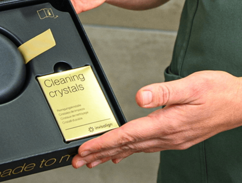 Fémmentes fogszabályozás