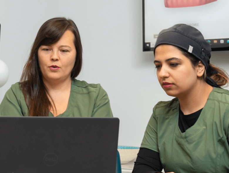 Lágy erőkkel ható fogszabályozás