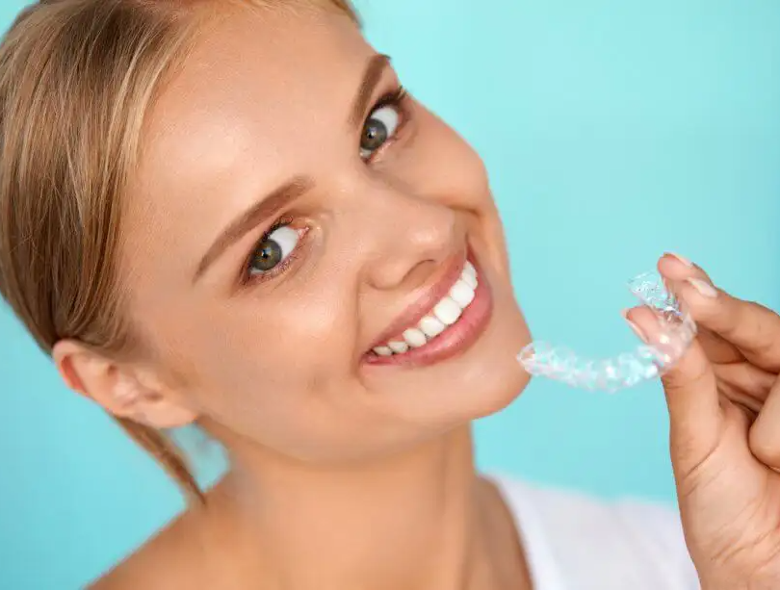Láthatatlan fogszabályzás gyerekeknek: minden, amit tudni kell a témában!