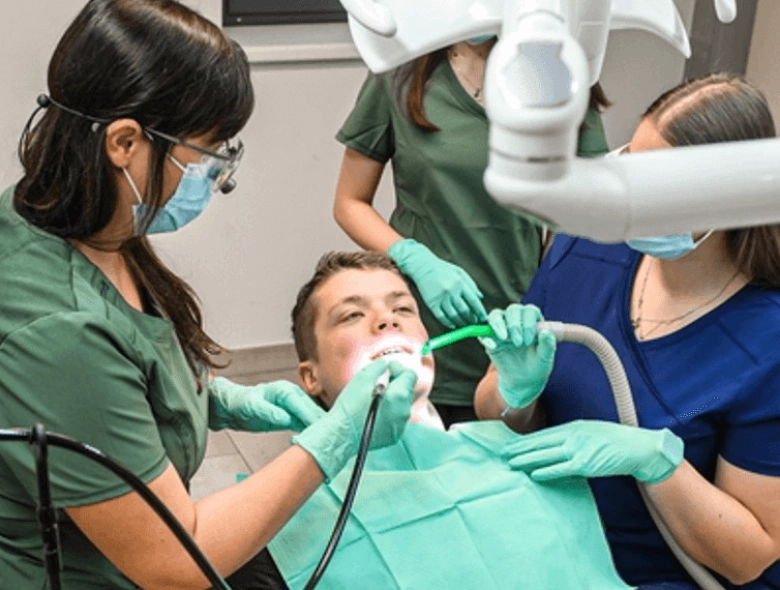 Parodontológia világszínvonalú lézeres technikával